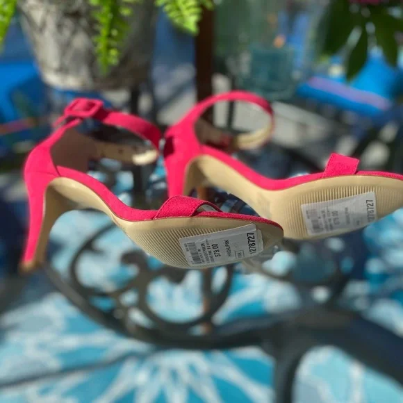 Hot Pink Heels. - Picture 5 of 6